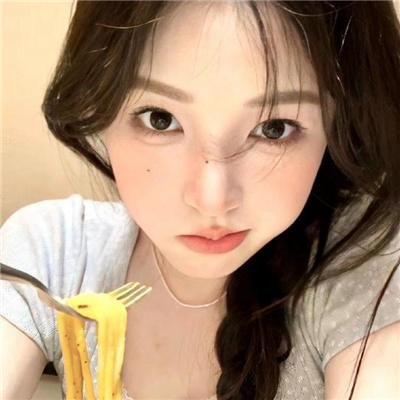 夜色中的她